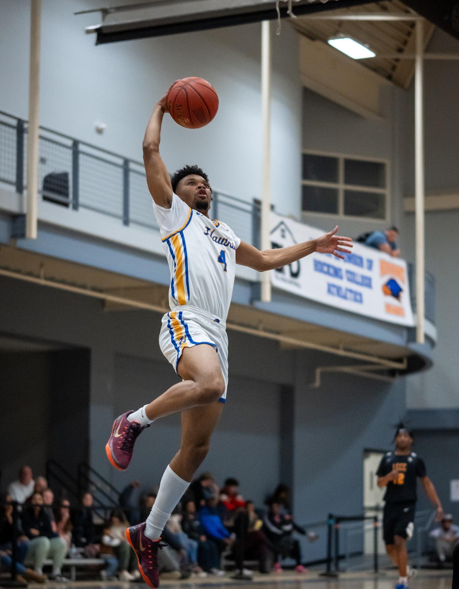 Hawks lose lead late, fall at Lakeland 80-79