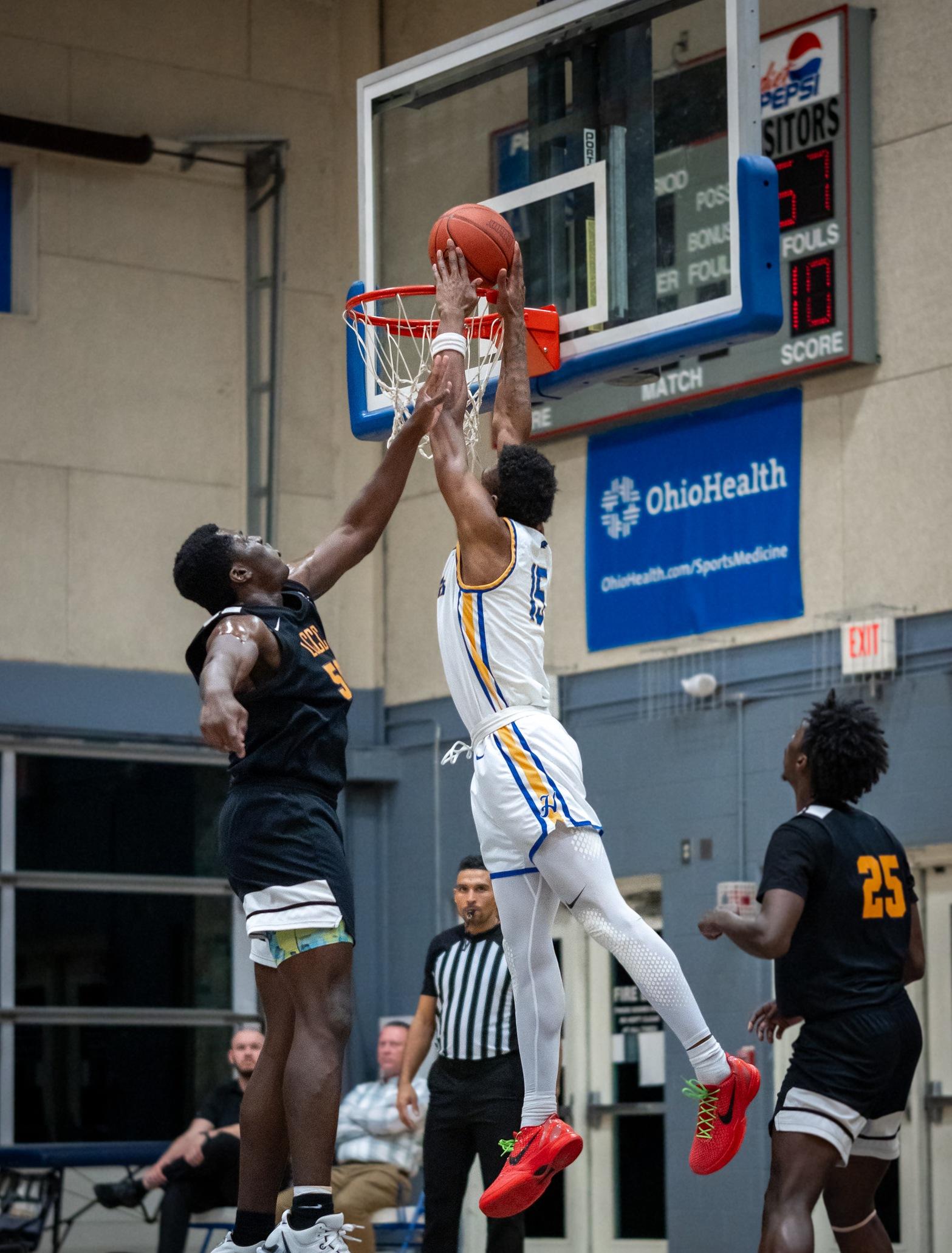 Men's Basketball bounces back, takes down Titans 71-65