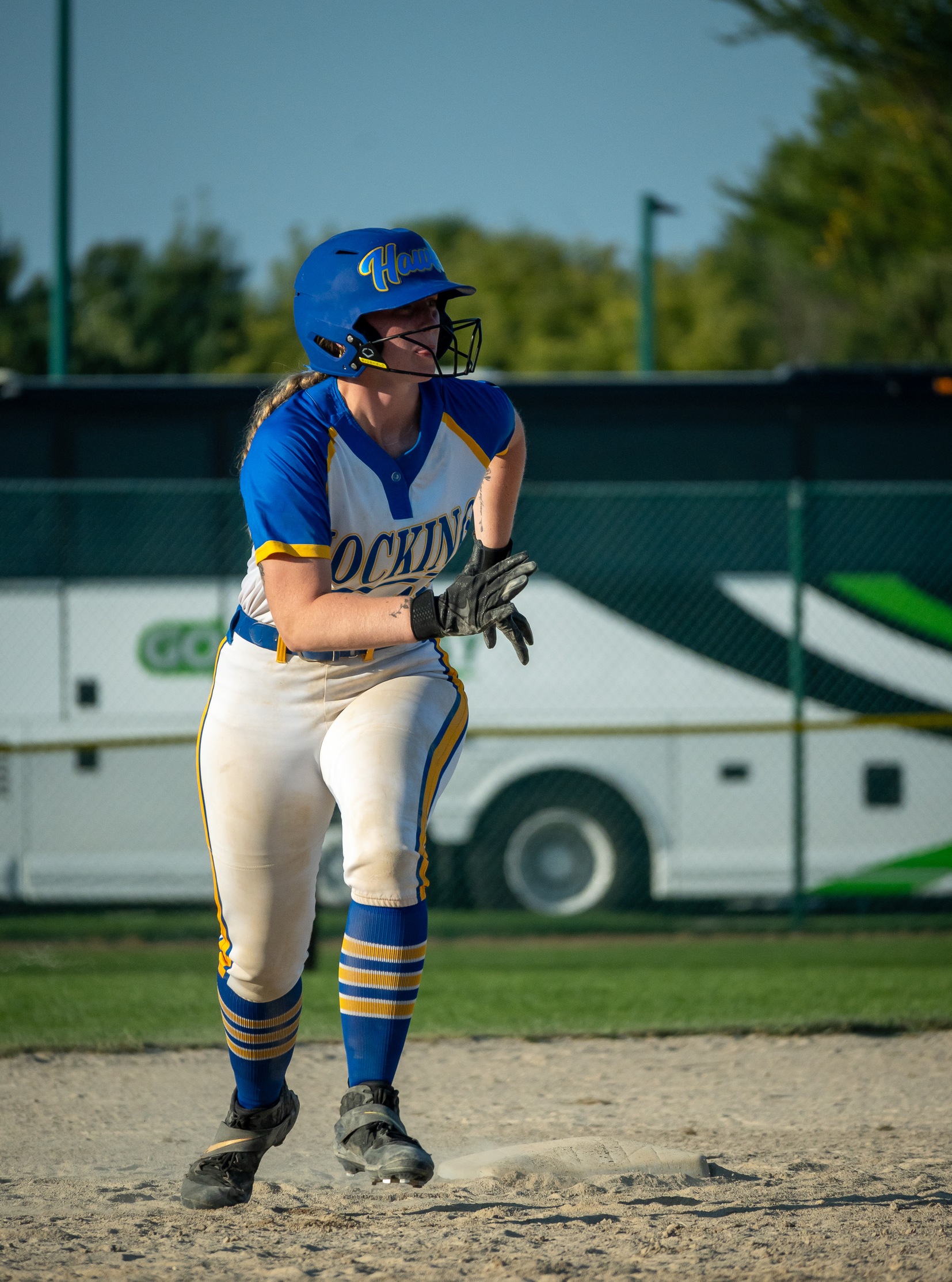 Hawks sweep Lakers in softball doubleader